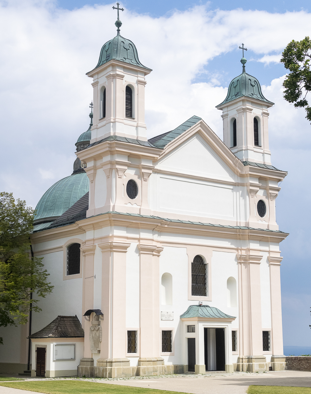 Aktuelle Ansicht der Kirche am Leopoldsberg nach zahlreichen Renovierungen